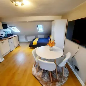 https://alross-studio-flat-private-bathroom.cambridgehotelsuk.com