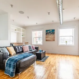 https://modern-2-bedroom-condo-heart-of-leslieville.niagara-fallshotels.com